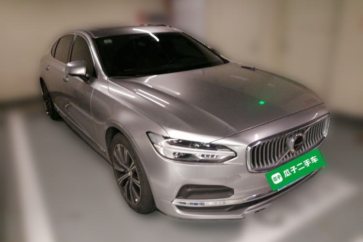 Used Volvo S90 2022 B5 Zhiyi Luxury Edition Front Right 45 Deg