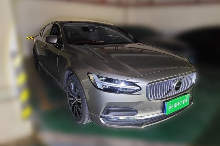 Used Volvo S90 2022 B5 Zhiyi Luxury Edition Front Right 45 Deg