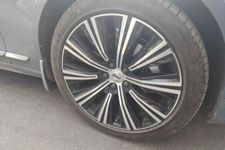 Used Volvo S90 2022 B5 Zhiyuan Luxury Edition Right Front Wheel Hub