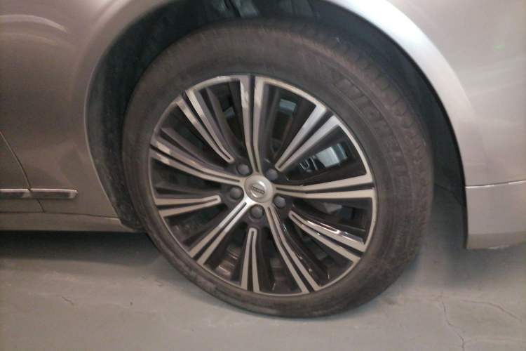 Used Volvo S90 2022 B5 Zhiyi Luxury Edition Right Front Wheel Hub