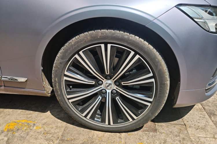 Used Volvo S90 2022 B5 Zhiyuan Luxury Edition Right Front Wheel Hub
