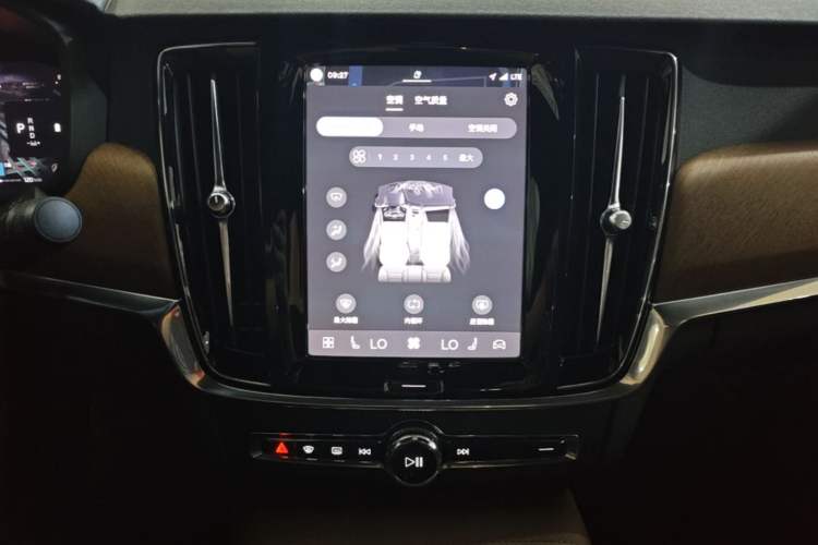 Used Volvo S90 2022 B5 Zhiyi Luxury Edition Audio And AC Panel