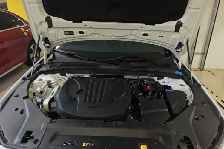 Used Volvo S90 2022 B5 Zhiyi Luxury Edition Engine Bay
