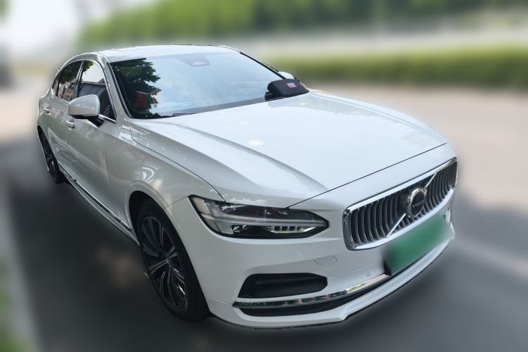 Used Volvo S90 2022 B5 Zhiyi Luxury Edition Front Right 45 Deg