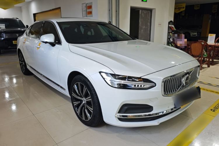 Used Volvo S90 2022 B5 Zhiyi Luxury Edition Front Right 45 Deg
