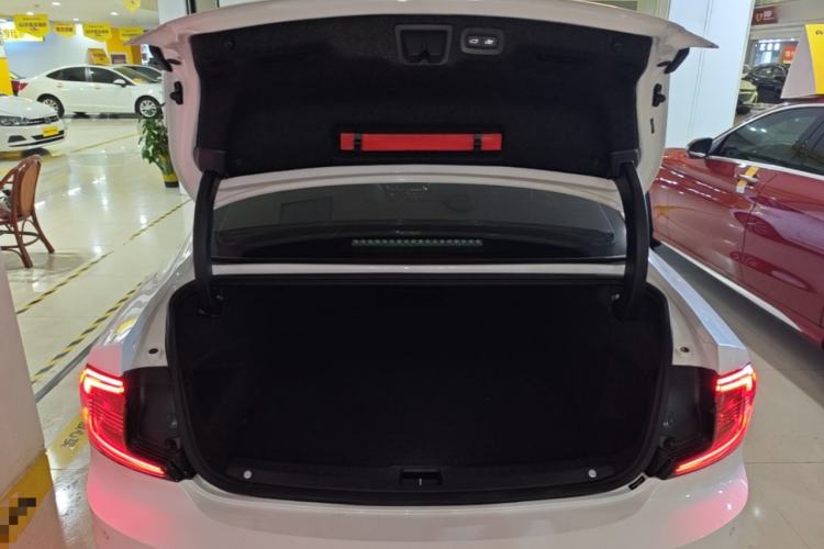 Used Volvo S90 2022 B5 Zhiyi Luxury Edition Trunk