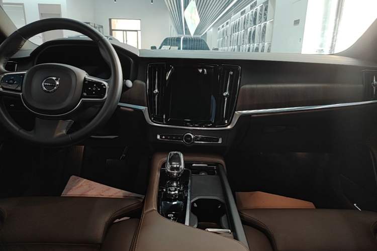 Used Volvo S90 2023 B5 Zhiyuan Luxury Edition Audio And AC Panel