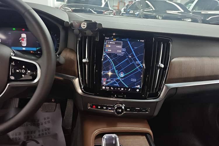 Used Volvo S90 2023 B5 Zhiyuan Luxury Edition Audio And AC Panel