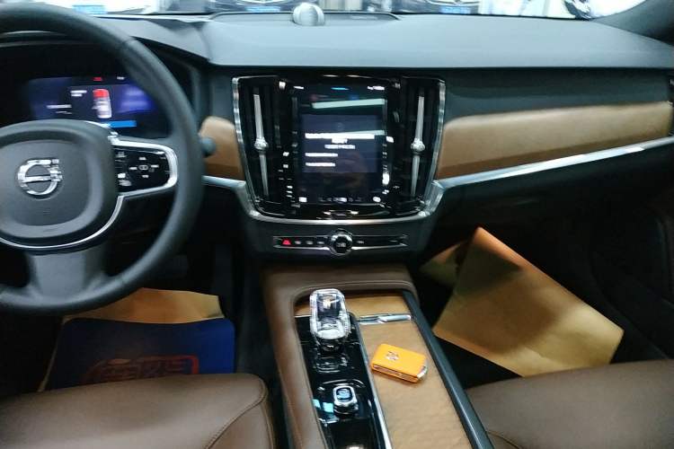 Used Volvo S90 2023 B5 Zhiyi Luxury Edition Audio And AC Panel