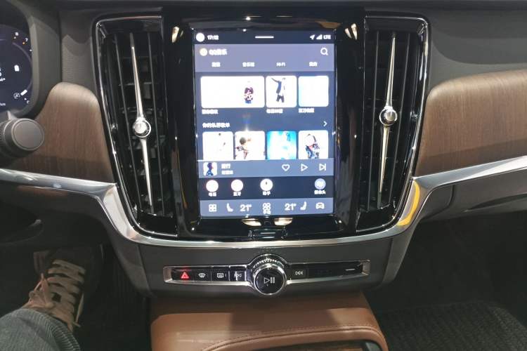 Used Volvo S90 2023 B5 Zhiyuan Luxury Edition Audio And AC Panel