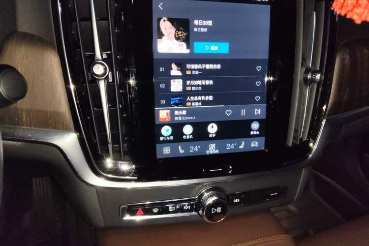Used Volvo S90 2023 B5 Zhiyuan Luxury Edition Audio And AC Panel
