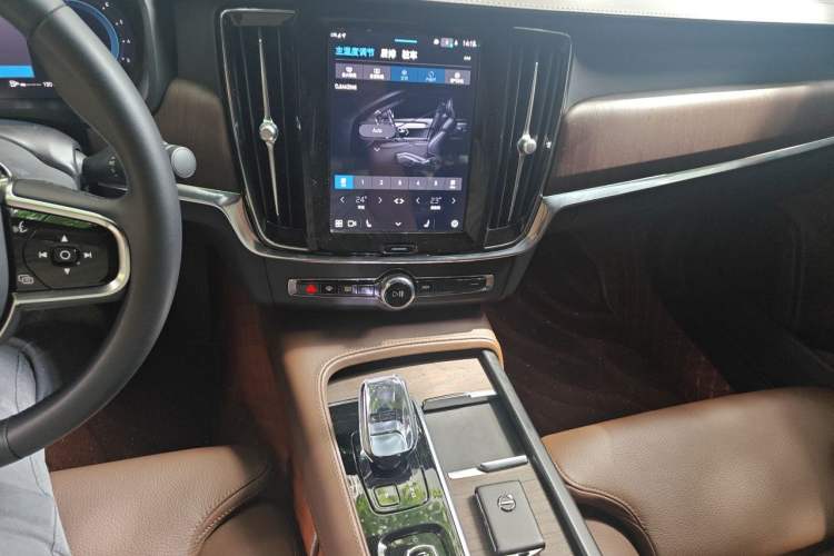 Used Volvo S90 2023 B5 Zhiyuan Luxury Edition Audio And AC Panel