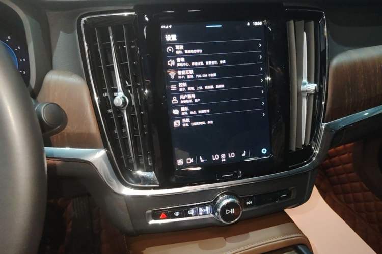 Used Volvo S90 2023 B5 Luxury Smart Edition Audio And AC Panel