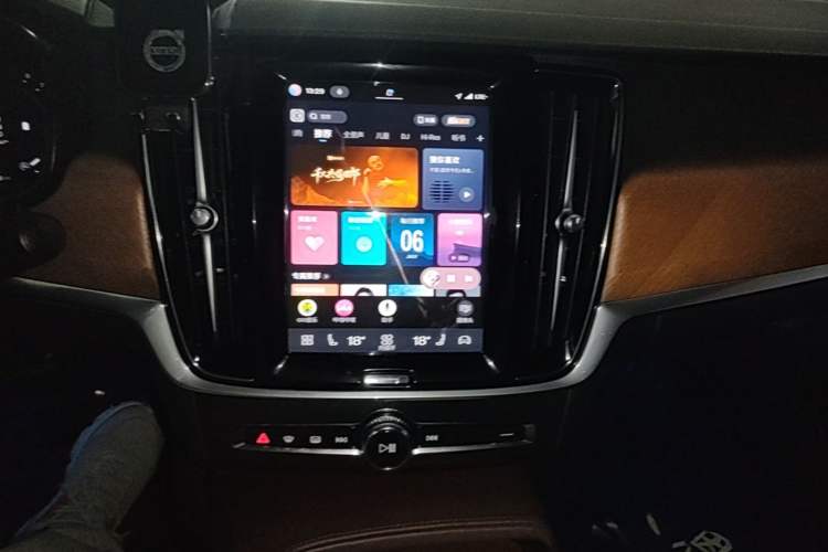 Used Volvo S90 2023 B5 Zhiyi Luxury Edition Audio And AC Panel
