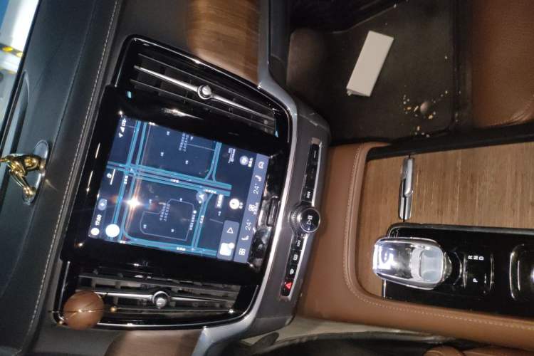 Used Volvo S90 2023 B5 Zhiyuan Luxury Edition Audio And AC Panel