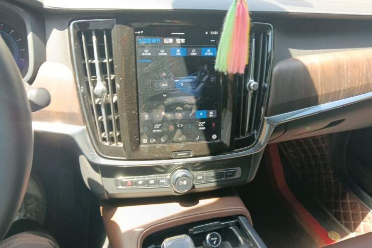 Used Volvo S90 2023 B5 Zhiyuan Luxury Edition Audio And AC Panel