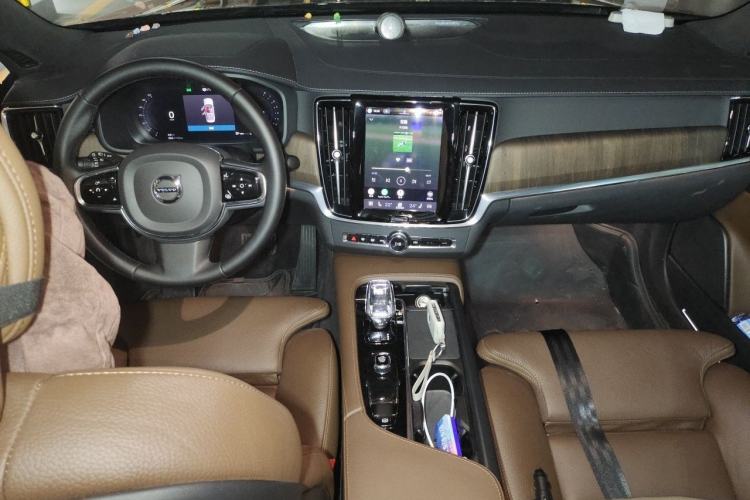 Used Volvo S90 2023 B5 Zhiyuan Luxury Edition Center Console