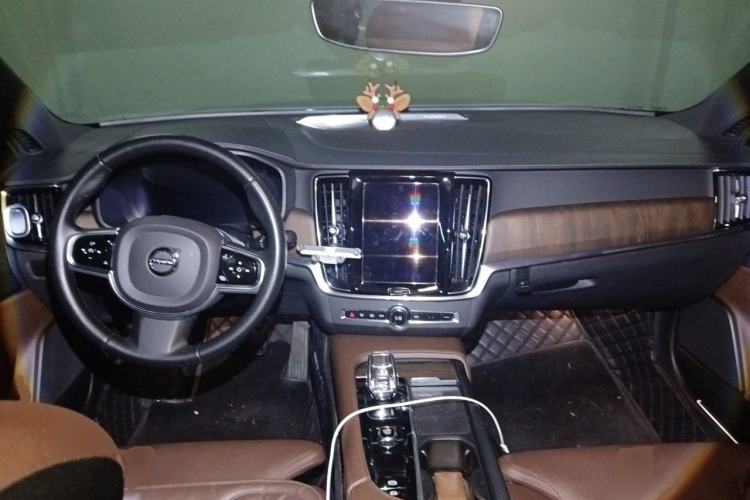 Used Volvo S90 2023 B5 Zhiyuan Luxury Edition Center Console