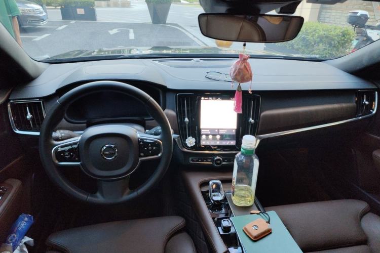 Used Volvo S90 2023 B5 Zhiyuan Luxury Edition Center Console
