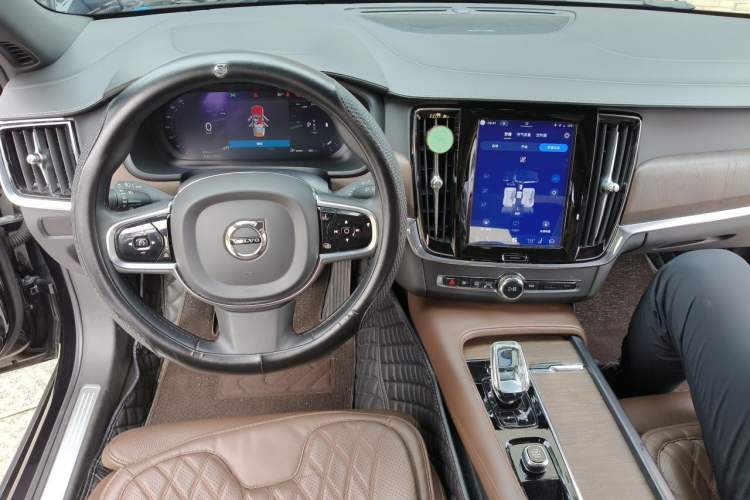 Used Volvo S90 2023 B5 Zhiyuan Luxury Edition Center Console