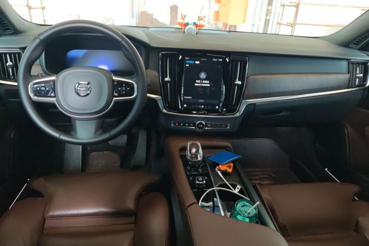 Used Volvo S90 2023 B5 Zhiyuan Luxury Edition Center Console