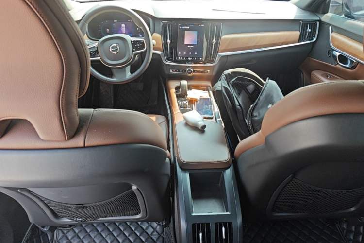 Used Volvo S90 2023 B5 Zhiyi Luxury Edition Center Console