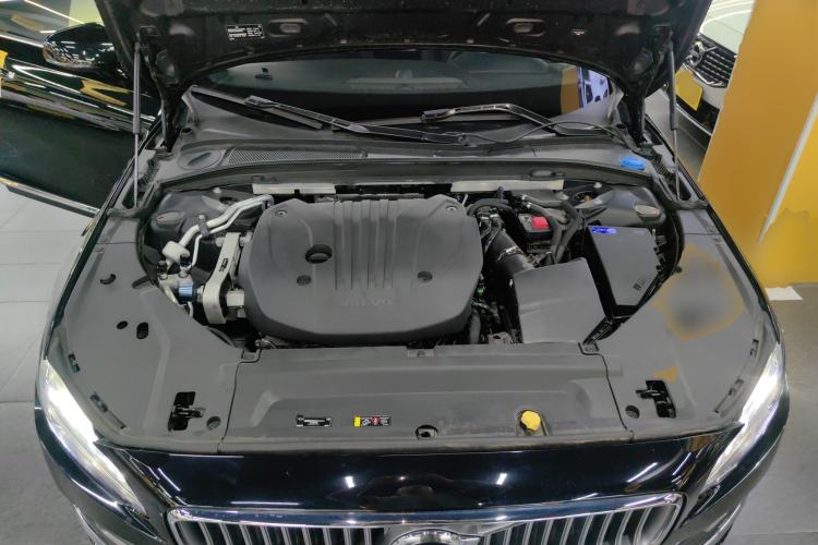 Used Volvo S90 2023 B5 Luxury Smart Edition Engine Bay