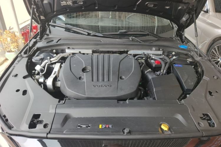 Used Volvo S90 2023 B5 Zhiyi Luxury Edition Engine Bay