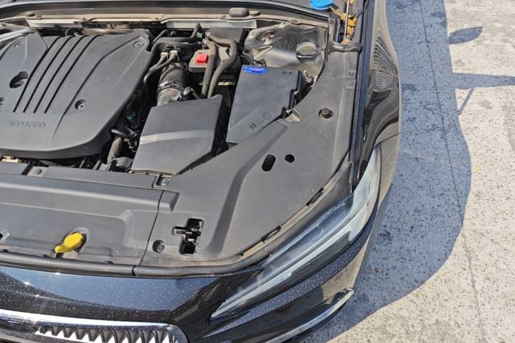 Used Volvo S90 2023 B5 Zhiyi Luxury Edition Engine Bay Left