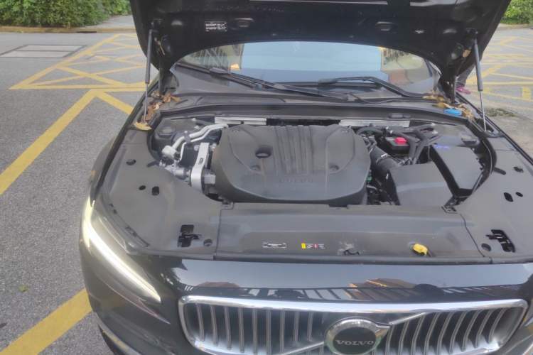Used Volvo S90 2023 B5 Zhiyi Luxury Edition Engine Bay Right