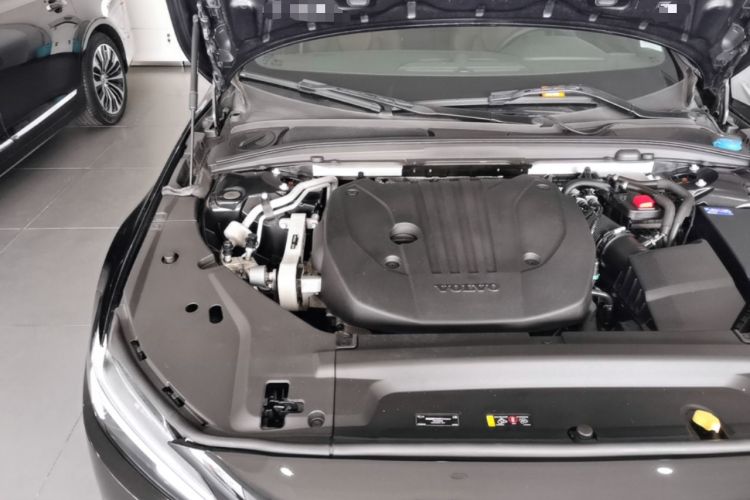 Used Volvo S90 2023 B5 Luxury Smart Edition Engine Bay Right