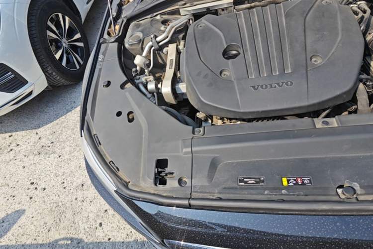Used Volvo S90 2023 B5 Zhiyi Luxury Edition Engine Bay Right