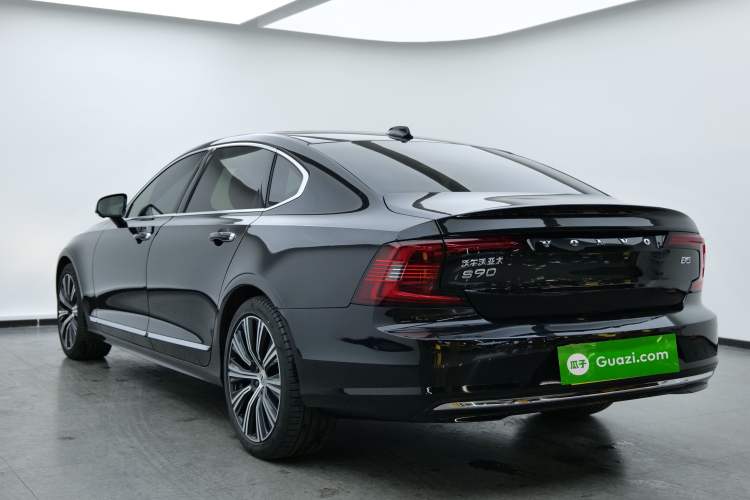 Used Volvo S90 2023 B5 Luxury Smart Edition Exterior 3
