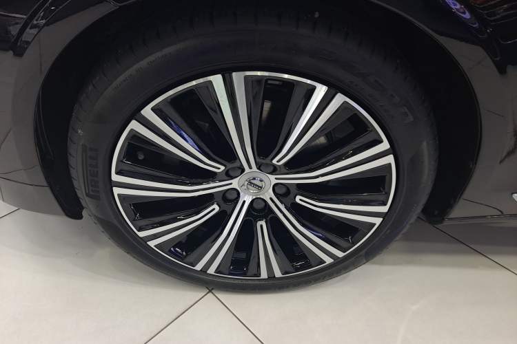 Used Volvo S90 2023 B5 Zhiyuan Luxury Edition Exterior 4