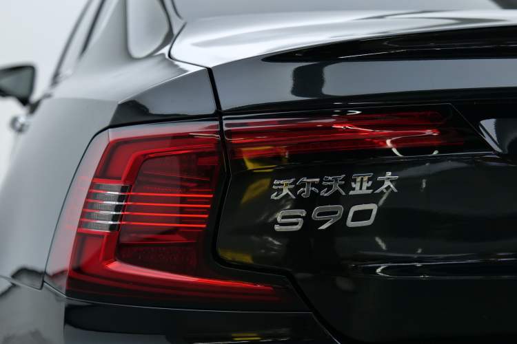 Used Volvo S90 2023 B5 Luxury Smart Edition Exterior 6