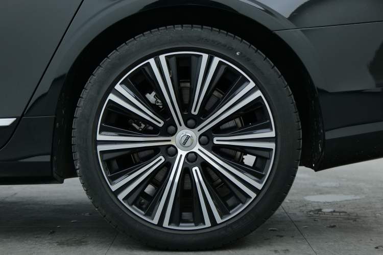 Used Volvo S90 2023 B5 Luxury Smart Edition Exterior 7