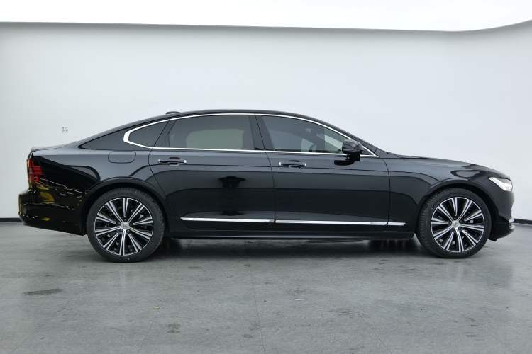 Used Volvo S90 2023 B5 Luxury Smart Edition Exterior 8