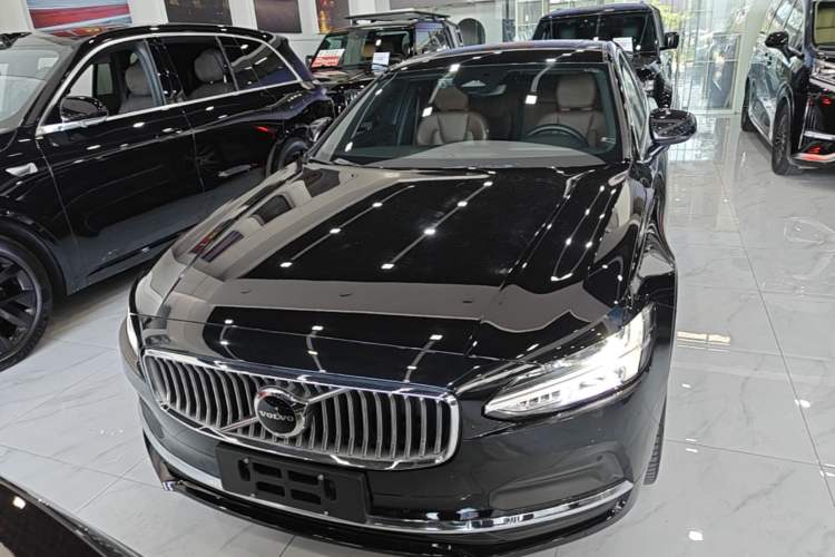 Used Volvo S90 2023 B5 Zhiyuan Luxury Edition Front