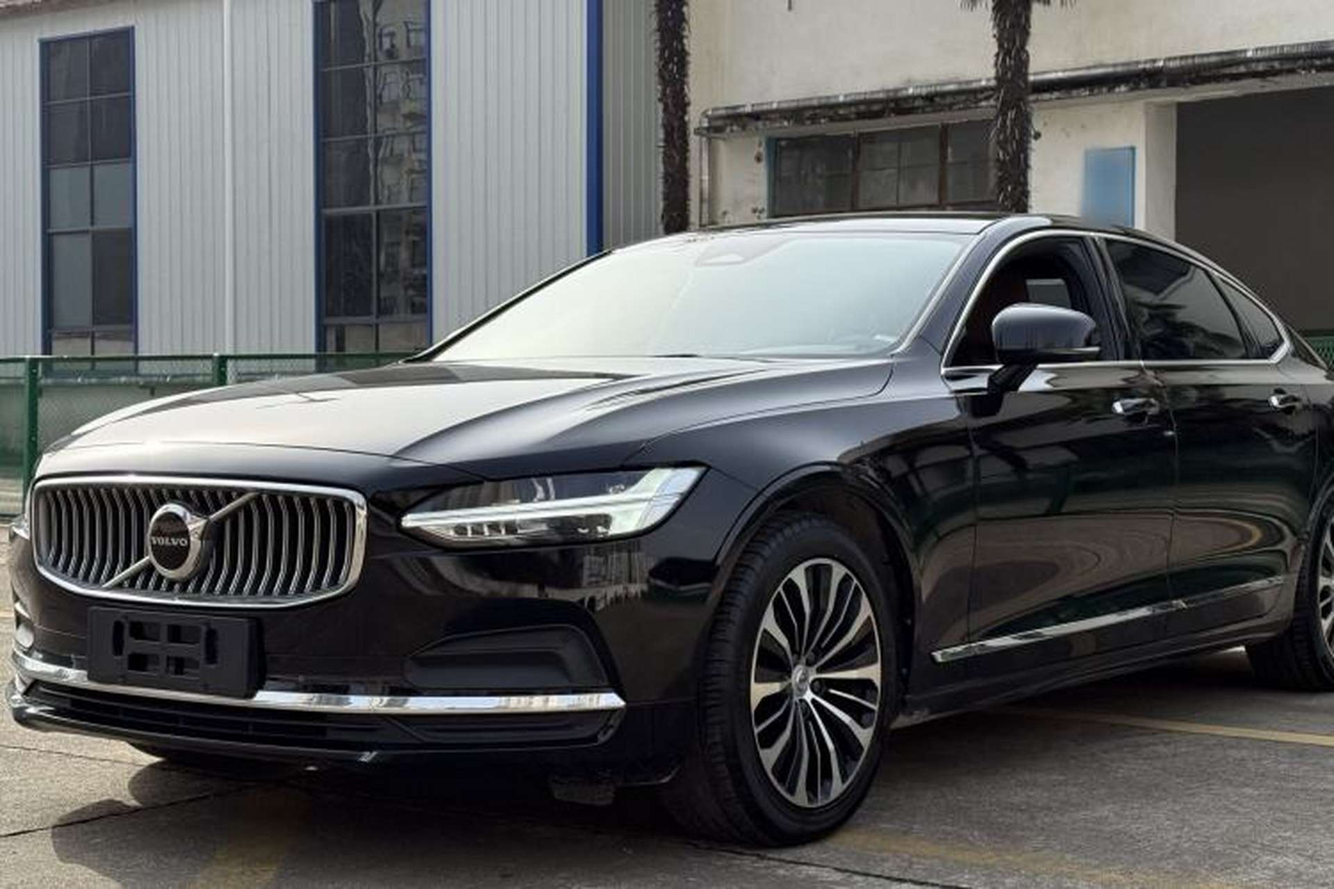 Used Volvo S90 2023 B5 Zhiyi Luxury Edition Front Left 45 Deg