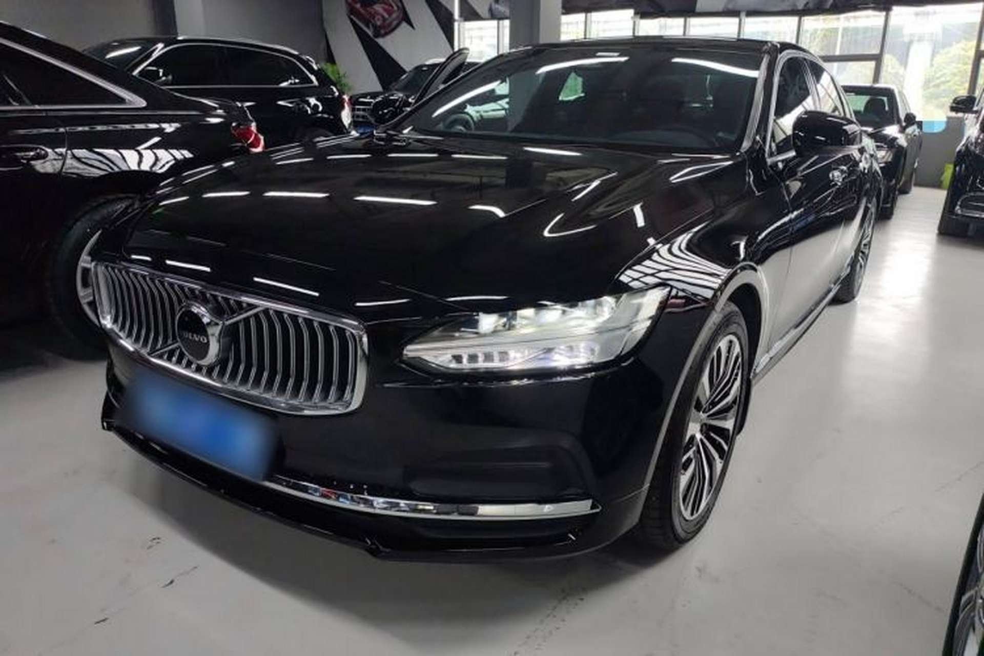 Used Volvo S90 2023 B5 Zhiyi Luxury Edition Front Left 45 Deg
