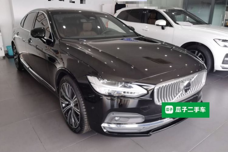 Used Volvo S90 2023 B5 Luxury Smart Edition Front Right 45 Deg