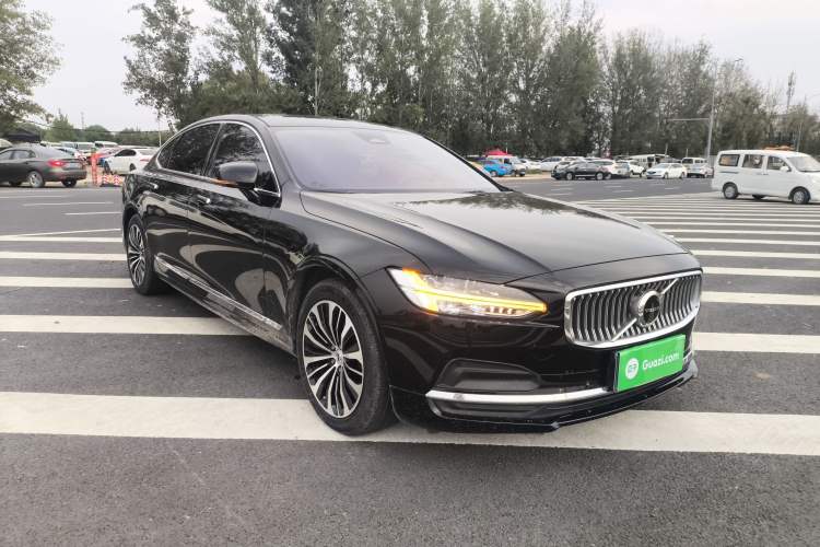 Used Volvo S90 2023 B5 Zhiyi Luxury Edition Front Right 45 Deg