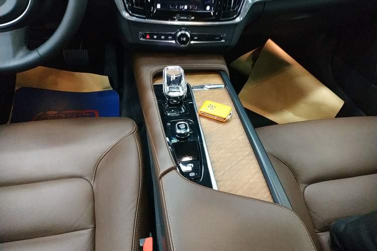 Used Volvo S90 2023 B5 Zhiyi Luxury Edition Gear Lever