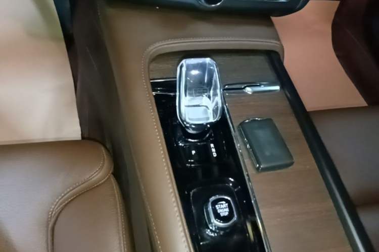Used Volvo S90 2023 B5 Zhiyuan Luxury Edition Gear Lever
