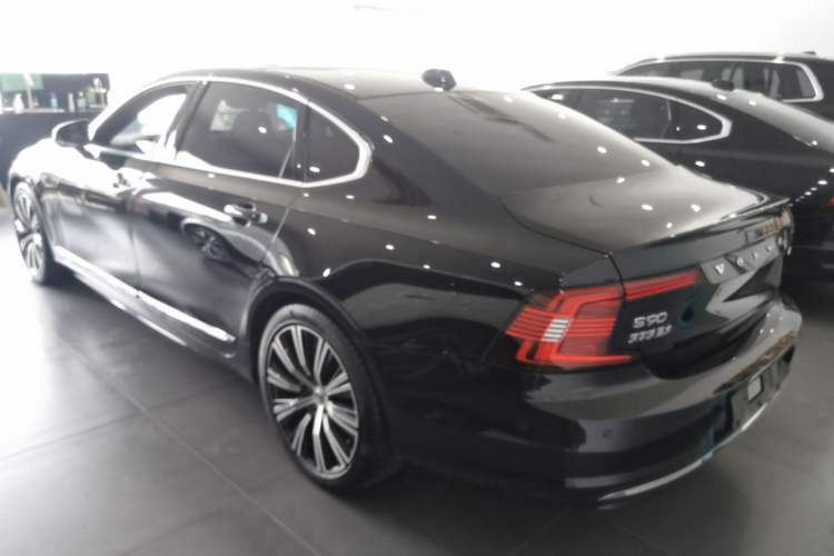 Used Volvo S90 2023 B5 Luxury Smart Edition Rear Left 45 Deg