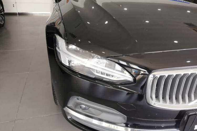 Used Volvo S90 2023 B5 Luxury Smart Edition Right Front Headlight