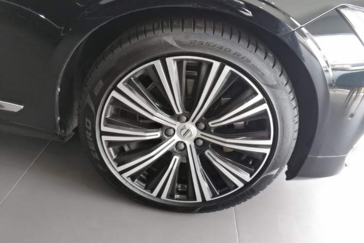 Used Volvo S90 2023 B5 Luxury Smart Edition Right Front Wheel Hub