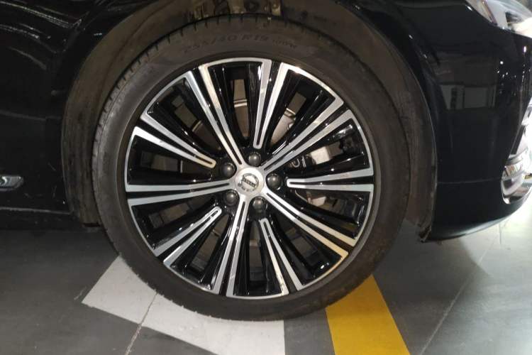 Used Volvo S90 2023 B5 Zhiyuan Luxury Edition Right Front Wheel Hub