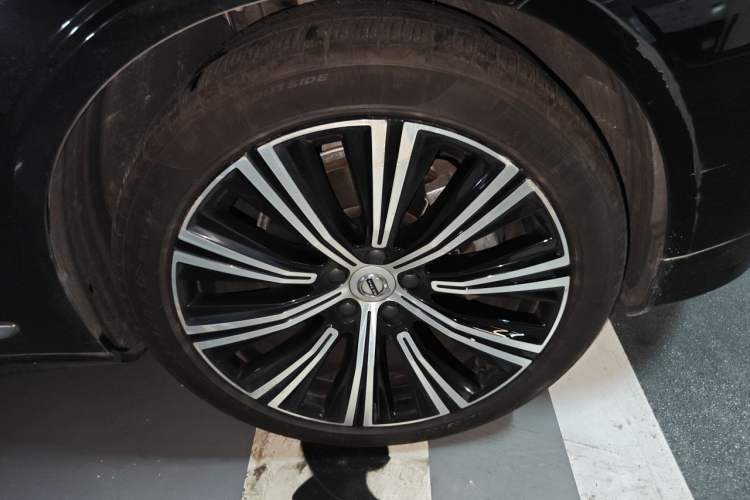 Used Volvo S90 2023 B5 Zhiyuan Luxury Edition Right Front Wheel Hub