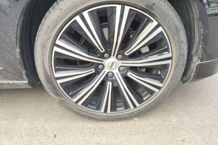 Used Volvo S90 2023 B5 Zhiyuan Luxury Edition Right Front Wheel Hub